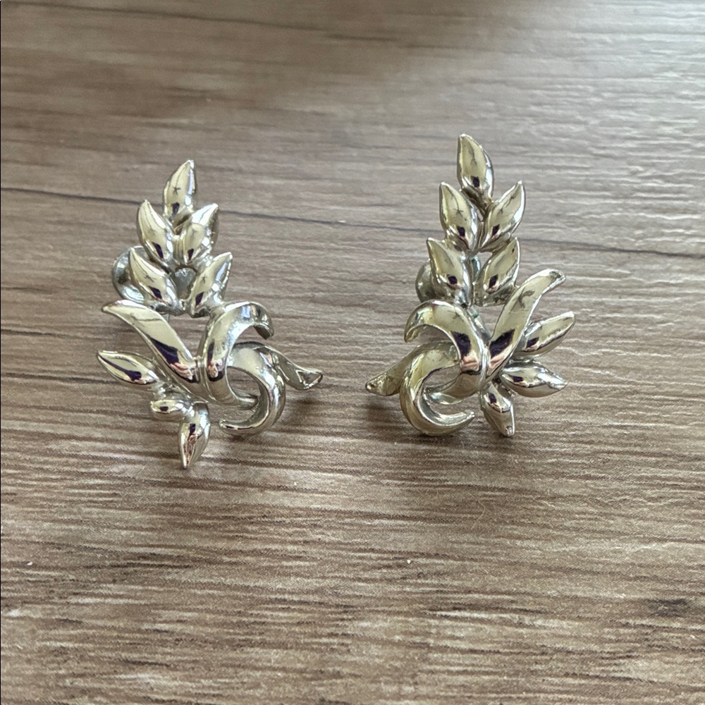 Elegant Silver Leaf Earrings vintage screw backs